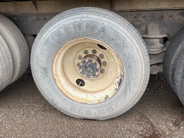 2000-peterbilt-378-image-10