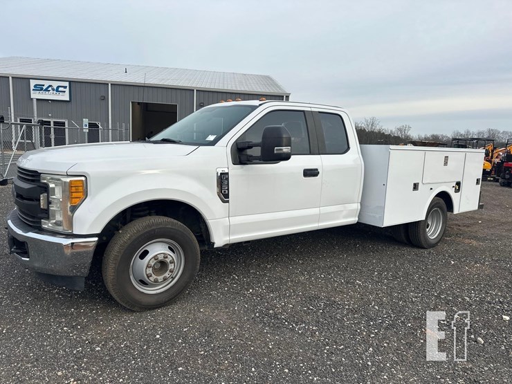 2017-ford-f350-xl-image-1