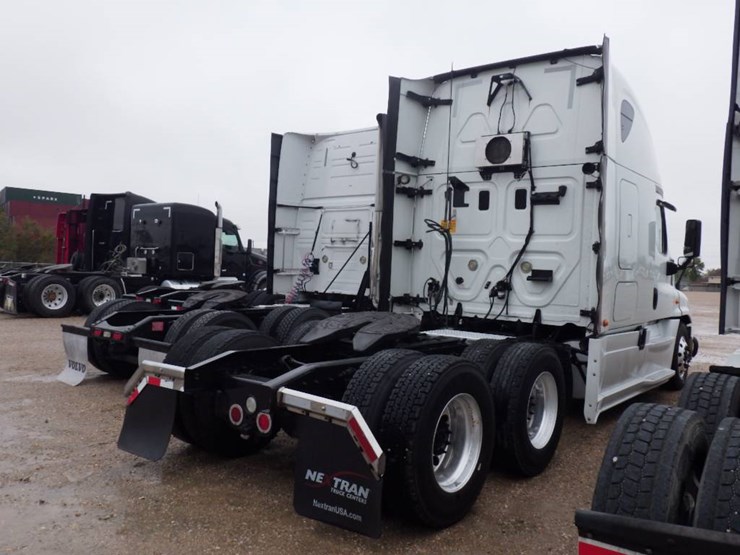 freightliner-cascadia-125-image-8