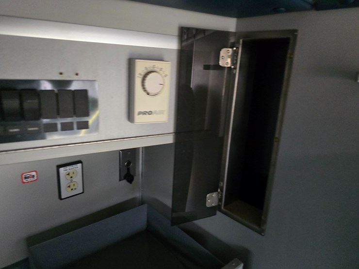 2010-ford-e450-image-54