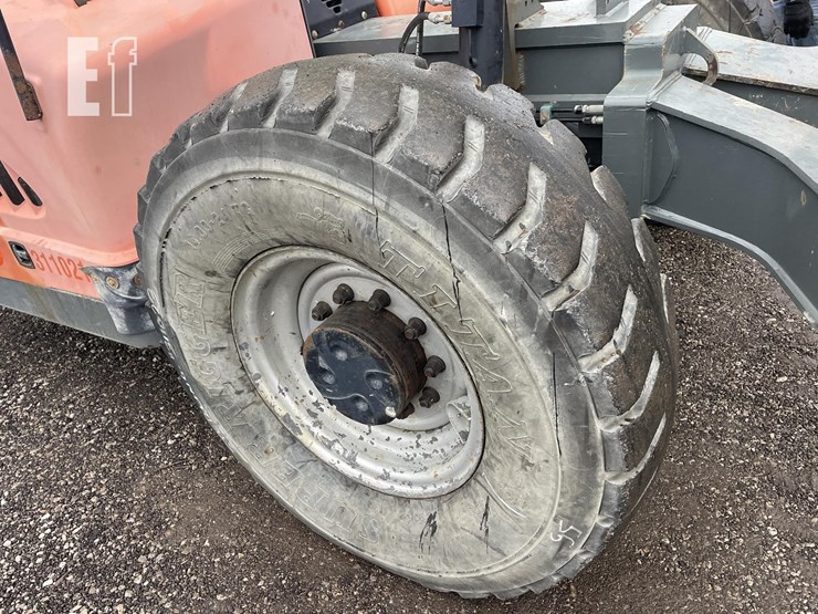 2011-jlg-g10-55a-image-17