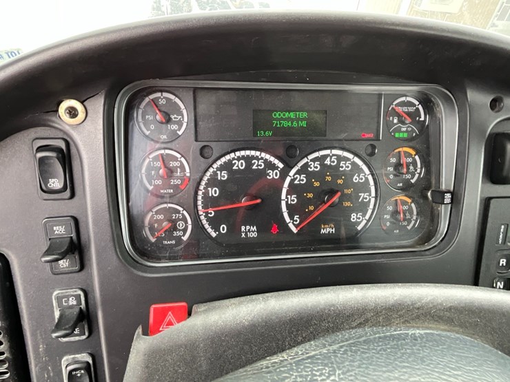 freightliner-114sd-image-19