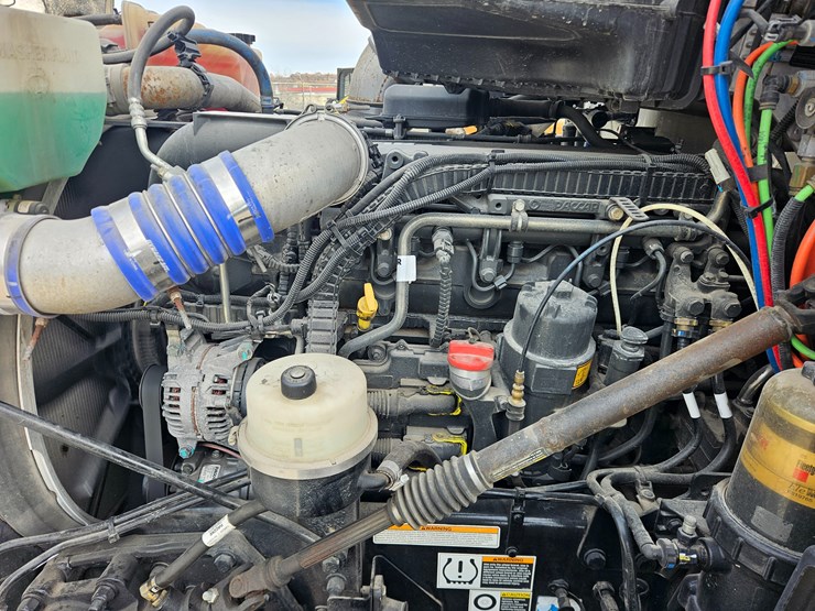 peterbilt-579-image-24