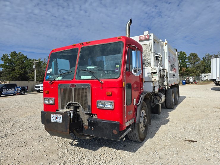 2003-peterbilt-320-image-1