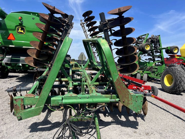 john-deere-24-image-2