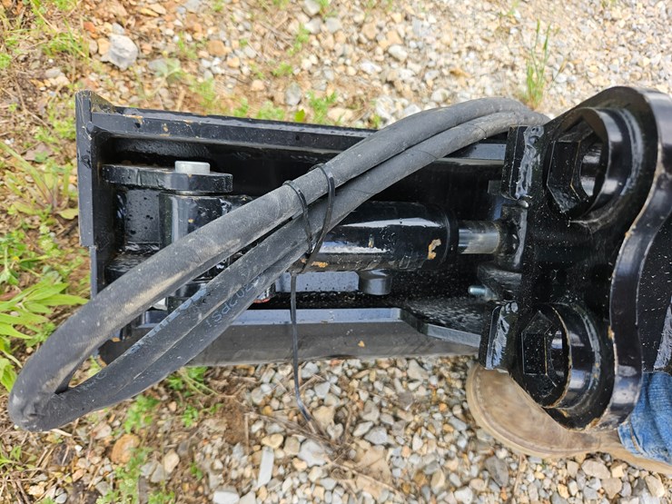 #18945-•-24"-bucket-mini-excavator-attachment-image-5