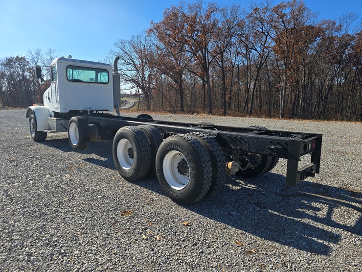 peterbilt-357-image-22