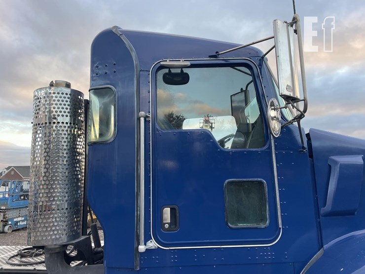 2004-kenworth-t800-image-15