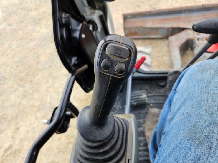 #3422-•-takeuchi-tb260-excavator-image-24