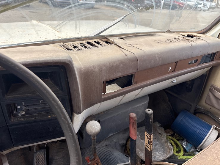 1989-chevrolet-c70-image-11