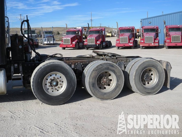 peterbilt-388-image-8