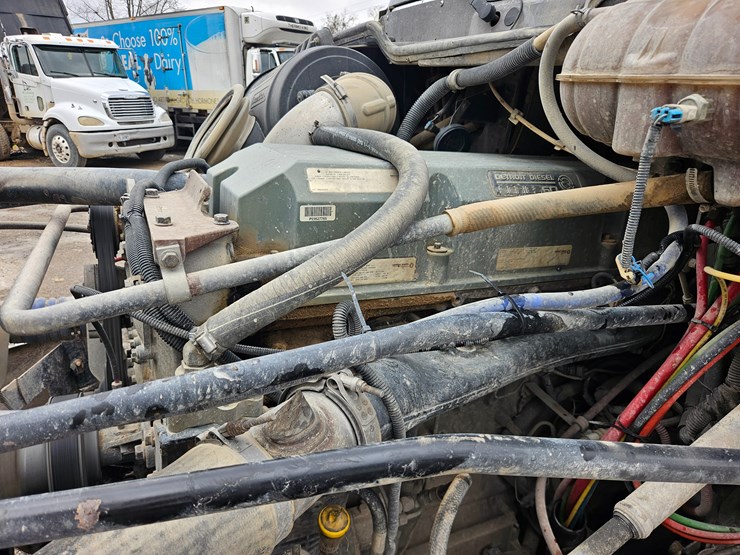 freightliner-columbia-120-image-57