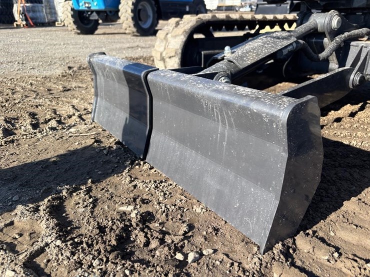 2022-bobcat-e10e-hydraulic-excavator-image-9