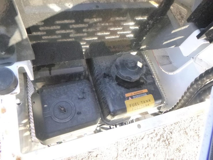 2025-bison-tele-bt360w-skid-steer-track-loader-image-16