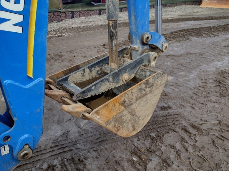 new-holland-boomer-37-image-25