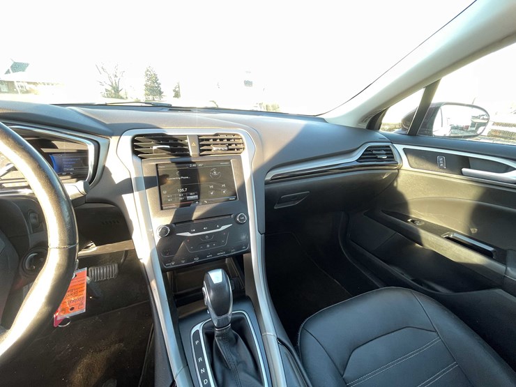 #1388-•-2015-ford-fusion-(has-wi-title)-(of)-image-82