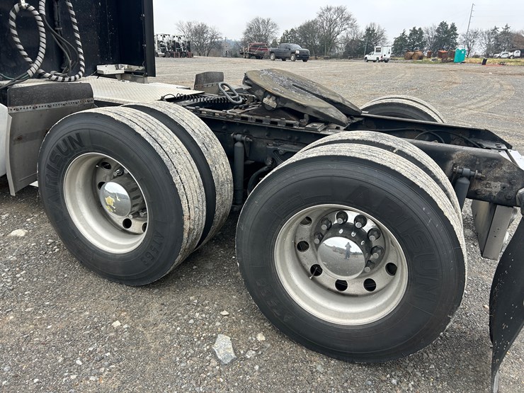 2005-kenworth-w900l-image-8