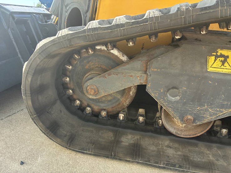 new-holland-c334-image-45