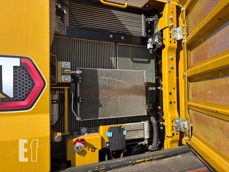 caterpillar-323-image-14