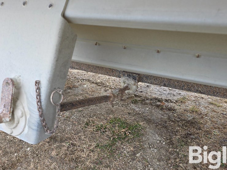 neville-trailer-image-18