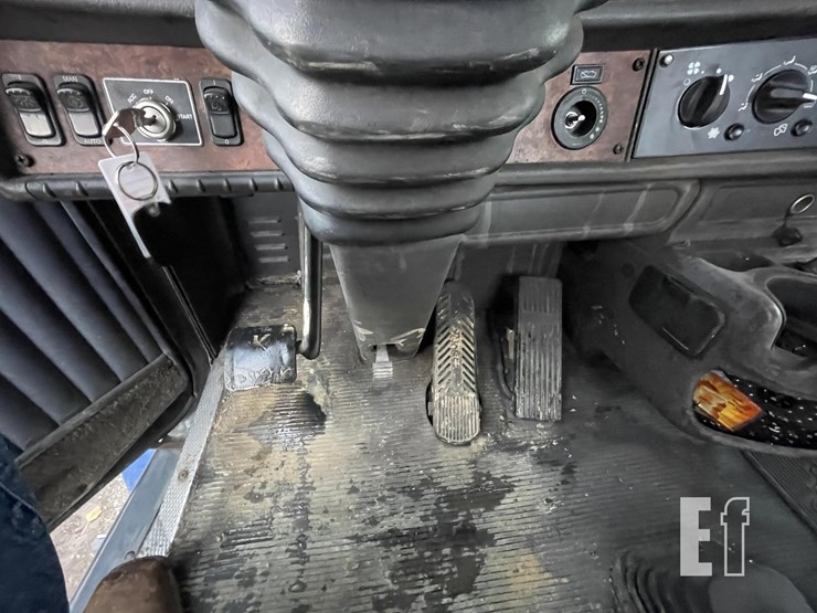 2004-kenworth-t800-image-37