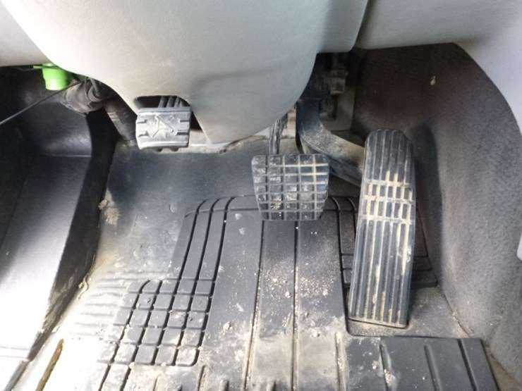 freightliner-coronado-122-image-10