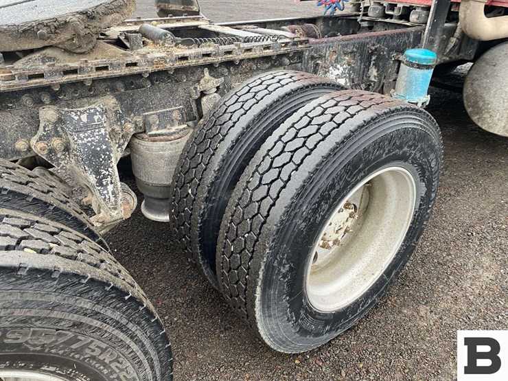 1993-freightliner-fld120-image-34