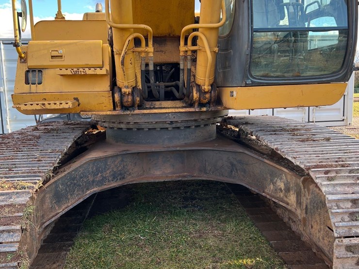 2005-john-deere-330cl-image-7