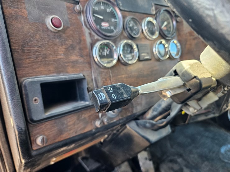 peterbilt-379-image-86