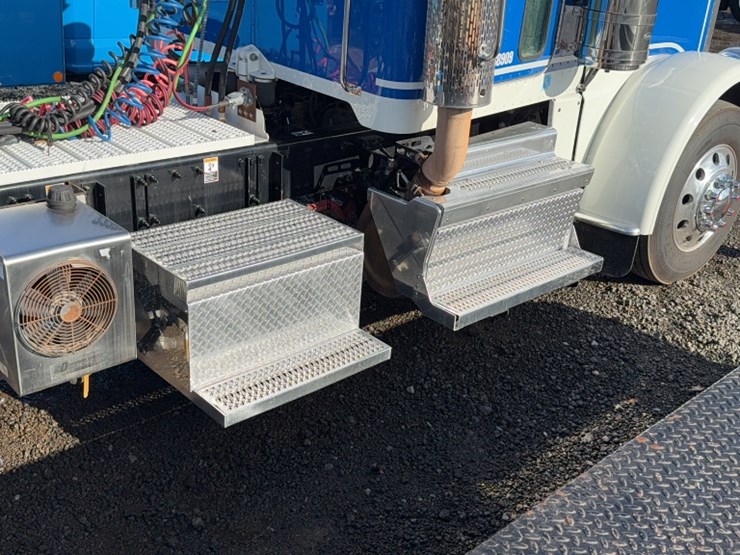 2018-peterbilt-389-image-7