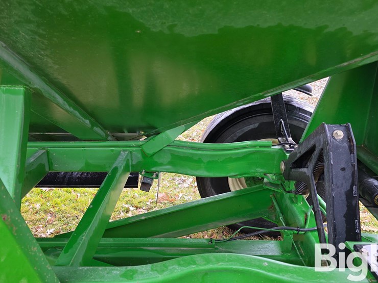 unverferth-brent-gt-644-gravity-wagon-image-17