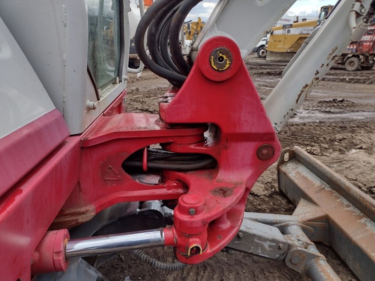 takeuchi-tb240-image-24