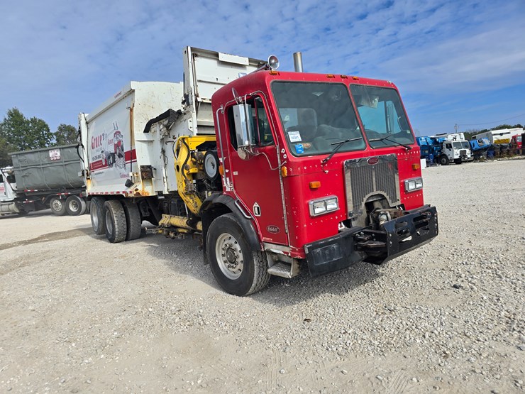 2003-peterbilt-320-image-40