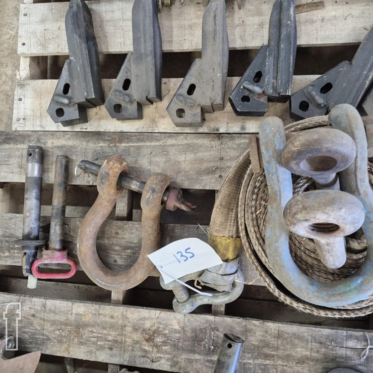 CLEVIS AND DRAW PINS