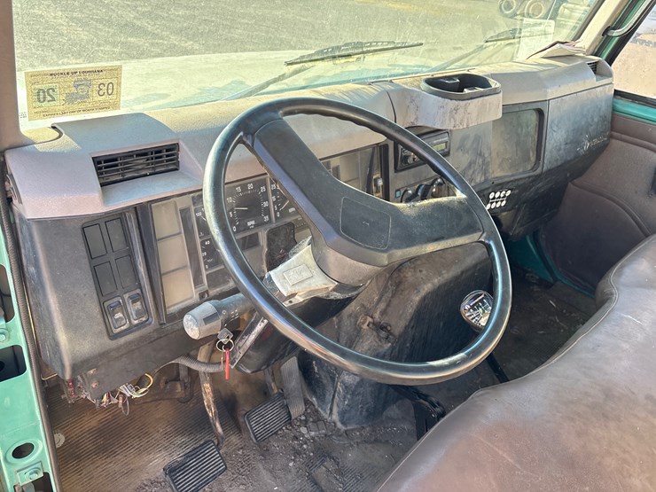 international-4700-image-9