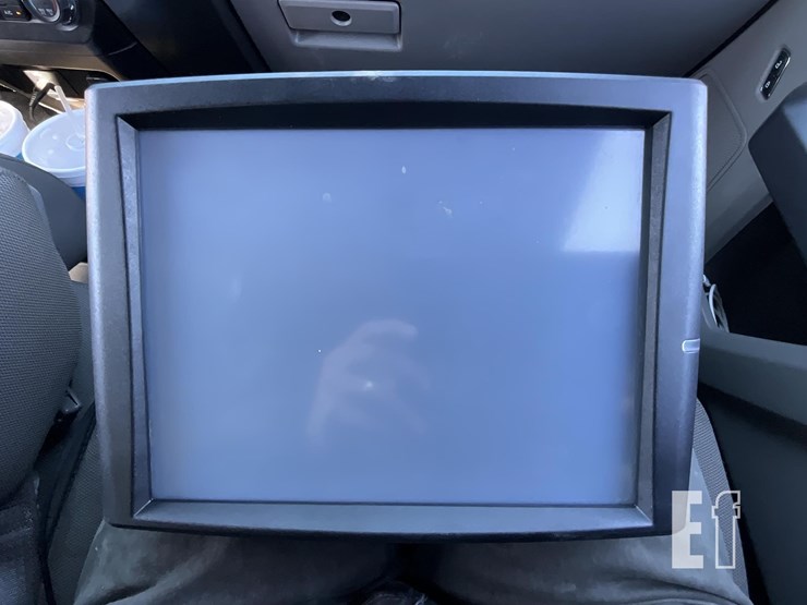 2011-case-ih-700-image-1