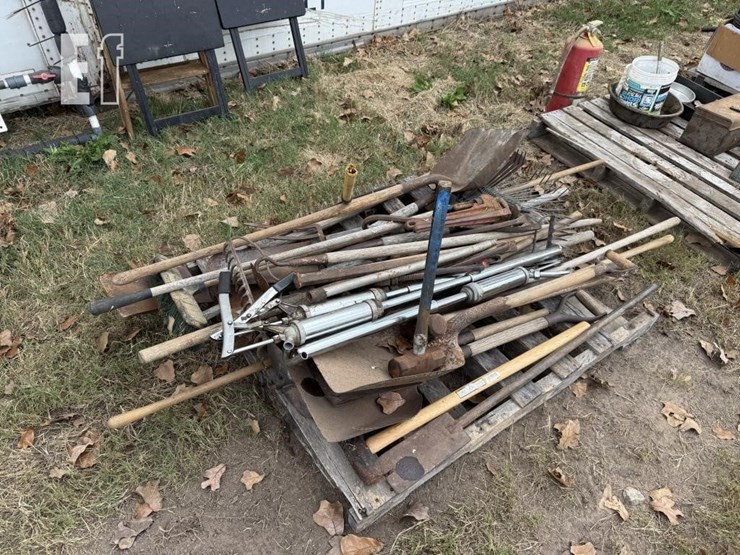 pallet-of-yard-tools-image-1