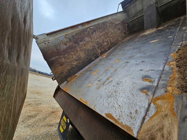 freightliner-122sd-image-45