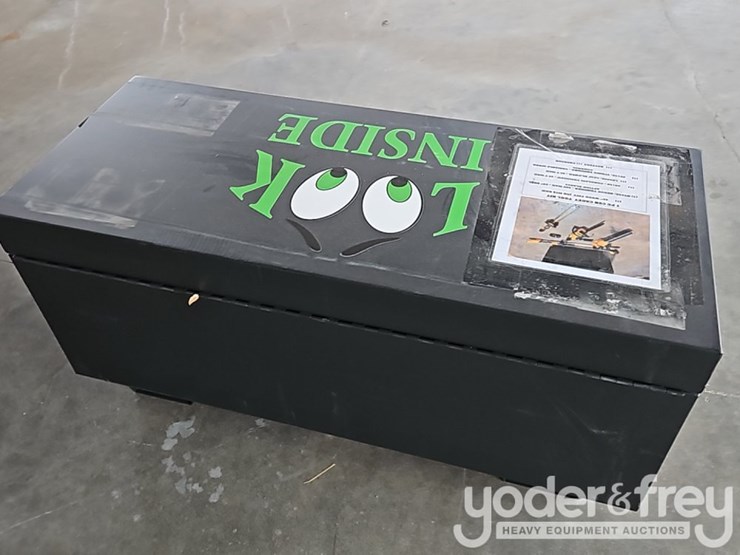 unused-wood-tuff-tow-48"-box-7-pcs-cub-cadet-tool-kit,-hedge,-trimmer,-cordless-chainsaw,-leaf-blower,-string-trimmer,-battery-charger-image-4