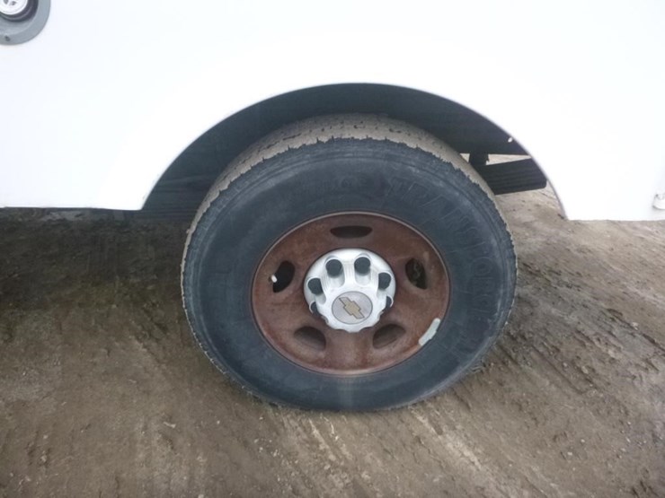 2004-chevrolet-2500-image-15