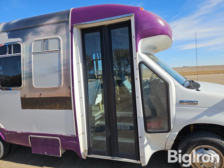 2010-ford-e450-image-13