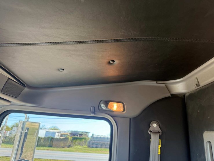 2018-kenworth-t800-image-33