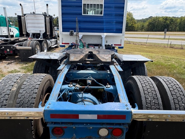 peterbilt-367-image-6