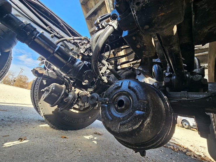 2009-peterbilt-365-image-93