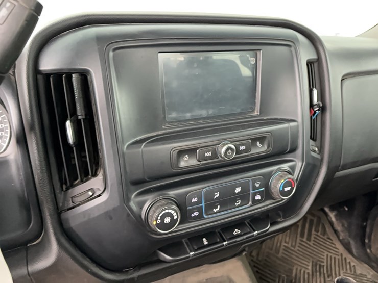 2017-chevrolet-2500hd-image-17