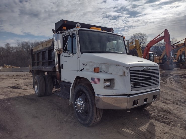 freightliner-fl70-image-36