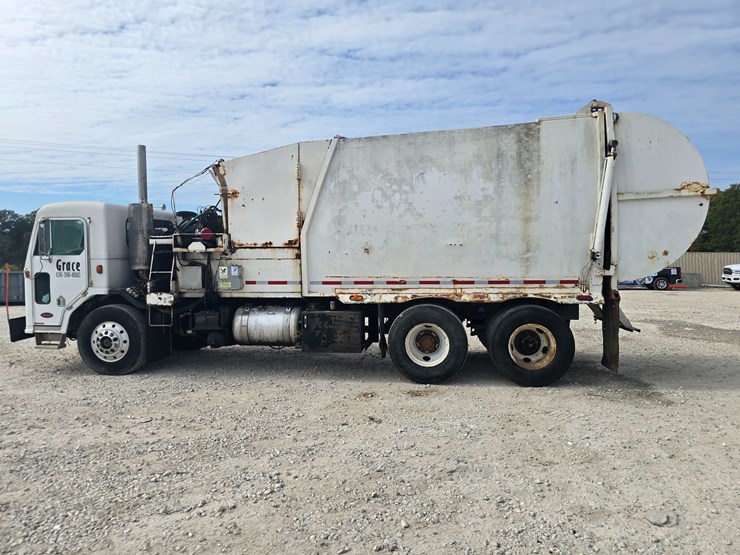 2003-peterbilt-320-image-10