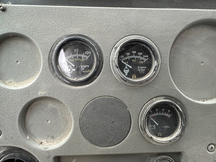 2004-capacity-tj7000-image-37