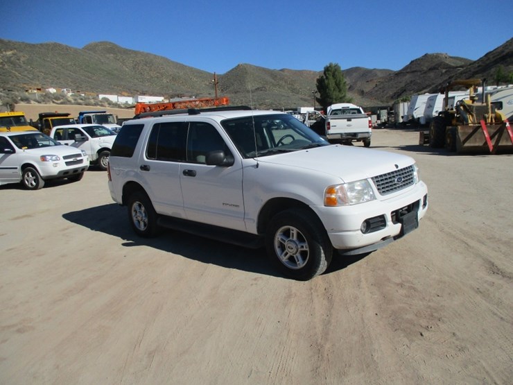 ford-explorer-xlt-image-2