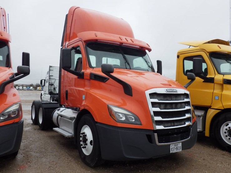 2019-freightliner-cascadia-116-image-3